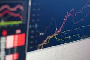 Creditul în valută creşte cu 17% într-un an, cel în lei cu 4,3%